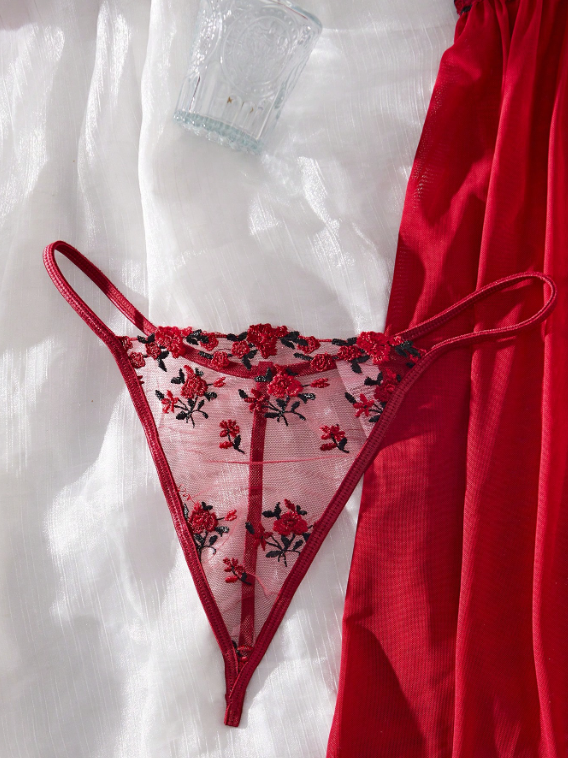 Lingerie: " Petite Nuisette Rouge "