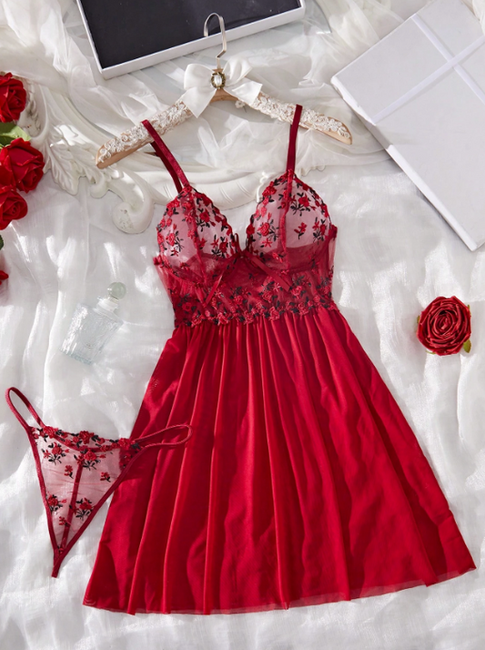Lingerie: " Petite Nuisette Rouge "